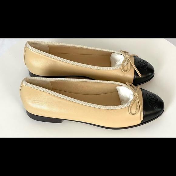 CHANEL Rare Aged Lambskin Cap Toe CC Ballerina Flats. New with tags, never worn. - Picture 6 of 15
